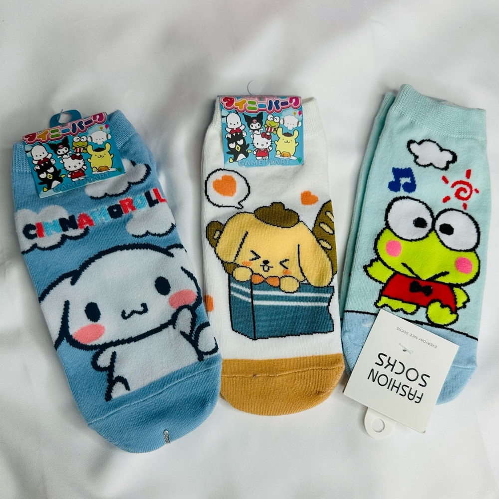 Sanrio Characters Comfortable And Versatile Women's Short 3 Socks Bundle - Picture 2 of 3